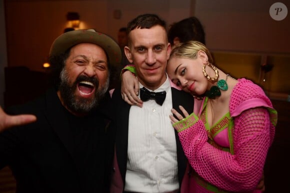 Mr. Brainwash, Jeremy Scott et Miley Cyrus assistent à la soirée Jeremy Scott et Moschino à l'hôtel Thompson. Miami, le 4 décembre 2014.