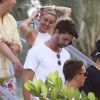 Miley Cyrus, son petit ami Patrick Schwarzenegger et des amis se promènent à Miami, où se déroulent les conventions Design Miami et Art Basel Miami. Le 5 décembre 2014.