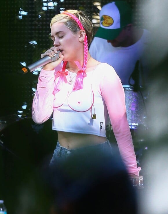 Miley Cyrus répète pour la soirée d'Art Basel Miami de la marque Tommy Hilfiger. Miami, le 3 décembre 2014.