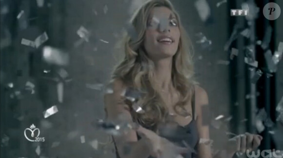Camille Cerf, Miss France 2015, se mue en vedette de cinéma dans une courte vidéo promotionnelle de la cérémonie.