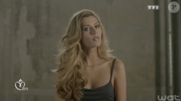 Camille Cerf, Miss France 2015, se mue en vedette de cinéma dans une courte vidéo promotionnelle de la cérémonie.