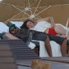 Le charme de Noah Becker a fait une nouvelle victime ! Le DJ et fils de Boris Becker et sa petite amie ont été aperçus à Miami, au cours d'une fin d'après-midi ensoleillée. Le 7 décembre 2014.