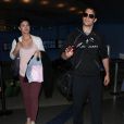 L'acteur de "Man of Steel", Henry Cavill, arrivant à l'aéroport LAX de Los Angeles avec sa compagne Gina Carano le 29 mars 2013