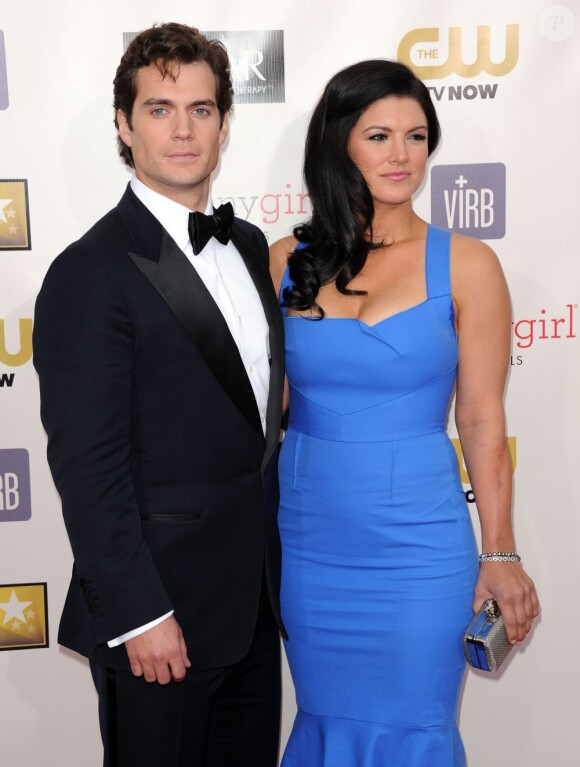 Henry Cavill et Gina Carano à la soirée des Critic's Choice Movie Awards à Santa Monica le 10 janvier 2013. Lors de cette soirée, le couple a officialisé leur relation amoureuse.