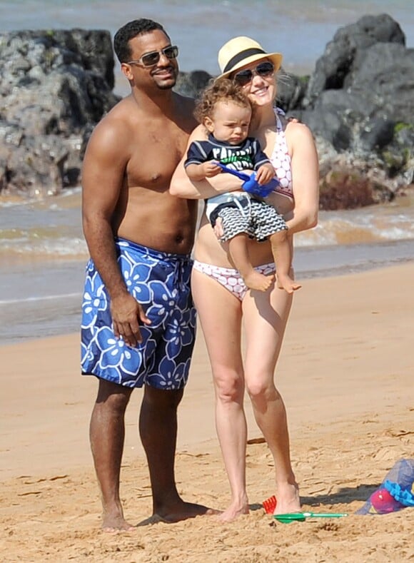 Exclusif : Alfonso Ribeiro passe ses vacances sur la plage de Maui avec sa femme enceinte Angela Unkrich et leur fils Alfonso Ribeiro Jr à Hawaï le 9 décembre 2014.