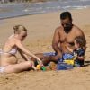 Exclusif : Alfonso Ribeiro passe ses vacances sur la plage de Maui avec sa femme Angela Unkrich et leur fils Alfonso Ribeiro Jr à Hawaï le 9 décembre 2014.