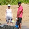 Alfonso Ribeiro, sa femme Angela Unkrich, enceinte, et leur fils Alfonso Ribeiro Jr passent des vacances en famille à Hawaii, le 7 décembre 2014