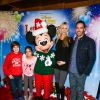 Mark-Paul Gosselaar et sa femme Catriona McGinn à la première du spectacle Disney on Ice Let's Celebrate, jeudi 11 septembre 2014 à Los Angeles. L'acteur est accompagné de ses aînés Ava et Michael.