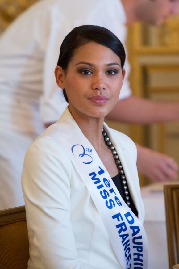 Hinarere Taputu (Miss Tahiti - 1ère Dauphine 2015) - Anniversaire surprise ( 20 ans) de Miss France 2015, Camille Cerf et de sa soeur jumelle Mathilde au Shangri-La Hotel Paris. Le 9 Décembre 2014.