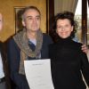 Olivier Assayas (72ème Prix Louis Delluc pour le film "Sils Maria"), Juliette Binoche et Gilles Jacob (président du Prix Louis Delluc) lors de la remise du 72e Prix Louis Delluc au restaurant Le Fouquet's à Paris, le 15 décembre 2014.