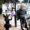 Abbey Clancy dépose sa fille Sophia à une fête d'Halloween à Londres, le 30 octobre 2013
