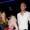 Peter Crouch, sa femme Abbey et sa fille Sophia Ruby, le 5 octobre à Manchester.