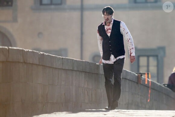 Mads Mikkelsen en sang sur le tournage de la saison 3 de Hannibal à Florence, le 18 décembre 2014.