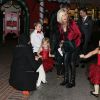 Tori Spelling et Dean McDermott emmènent leurs enfants Liam, Stella, Hattie et Finn voir le père Noël au centre commercial "The Grove" à Los Angeles, le 19 décembre 2014.