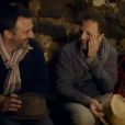  Arthur découvre avec surprise ses colocataires pour la nuit, dans l'émission Rendez-vous en terre inconnue sur France 2, le 2 décembre 2014. 