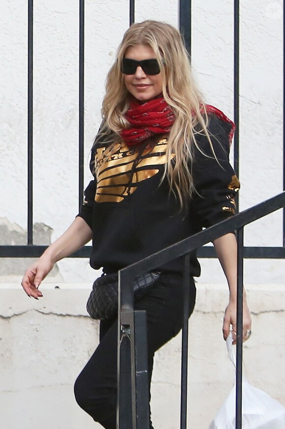 La chanteuse Fergie quitte un café de Brentwood, le samedi 20 décembre 2014.