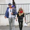 Josh Duhamel et sa femme Fergie se promènent avec leur fils Axl à Los Angeles, le 20 décembre 2014.