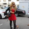 Paris Hilton, accompagnée de son chien, finit son shopping de Noël à Beverly Hills, le 26 décembre 2014 