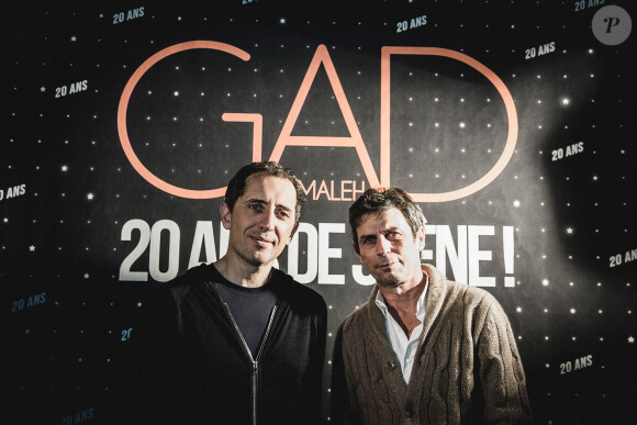 Exclusif - Gad Elmaleh et Frédéric Taddéï, dans les coulisses du spectacle de Gad Elmaleh au Palais des Sports de Paris, pour fêter ses 20 ans de scène, le 13 décembre 2014.