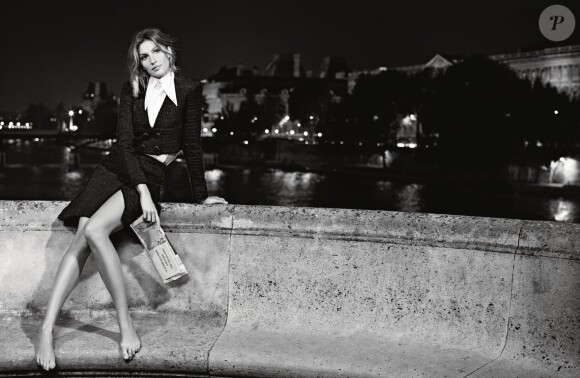 Gisele Bündchen, magnifique, dans la campagne prêt-à-porter printemps-été 2015 de Chanel baptisée "Paris After Dark" et photographiée par Karl Lagerfled.