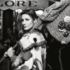 La superbe Gisele Bündchen dans la campagne prêt-à-porter printemps-été 2015 de Chanel baptisée "Paris After Dark" et photographiée par Karl Lagerfled.