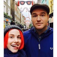 Hayley Williams (Paramore) fiancée : La jolie rockeuse va épouser Chad Gilbert