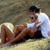 Heidi Klum et Vito Schnabel se promènent avec des amis sur les hauteurs de Saint-Barthélemy, le 1er janvier 2015.