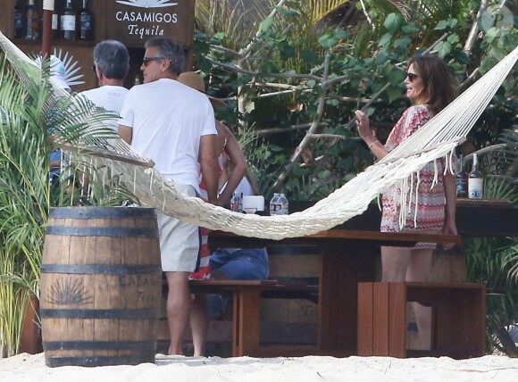 George Clooney, sa femme Amal Alamuddin et leurs amis Cindy Crawford et Rande Gerber profitent de leurs vacances de Noël à Cabo San Lucas, au Mexique, le 26 décembre 2014.