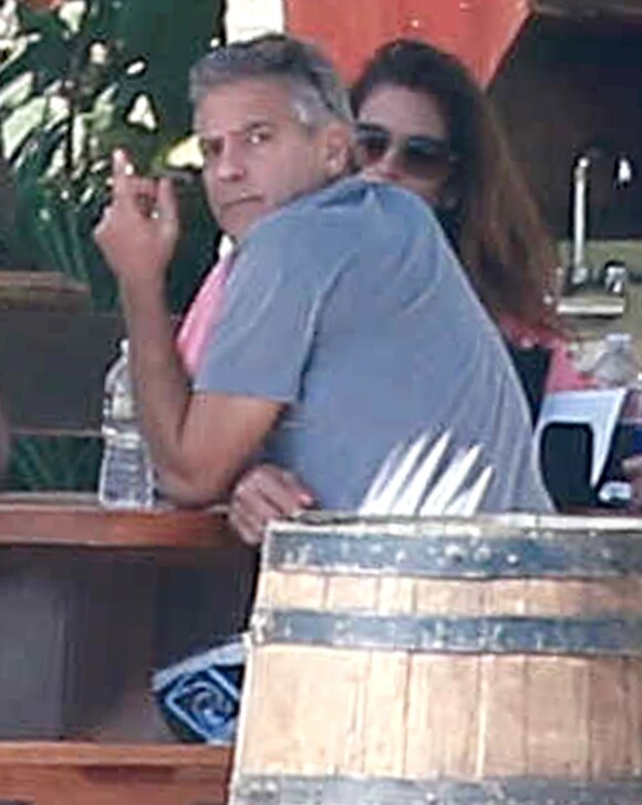 Exclusif - L'acteur George Clooney et sa femme Amal Alamuddin en vacances avec Cindy Crawford et Rande Gerber (accompagnés de leurs enfants) profitent de leurs vacances de Noël à Cabo San Lucas, au Mexique, le 22 décembre 2014.