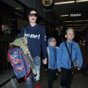 Gwen Stefani arrive avec ses 3 enfants Kingston, Zuma et Apollo à l'aéroport de LAX à Los Angeles, le 2 janvier 2015.