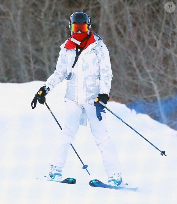 Gwen Stefani fait du ski sur les pistes de la station Mammoth Moutain Resort à Mammoth, le 1er janvier 2015.