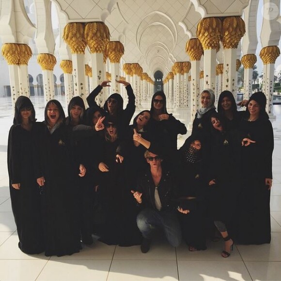 Les invités d'Olivier Rousteing visitent la mosquée Cheick Zayed à Dubaï. Décembre 2014.