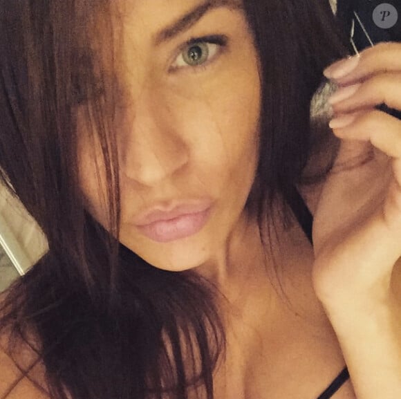 Julie Ricci (Secret Story 4) : selfie au réveil pour la bombe sur Instagram