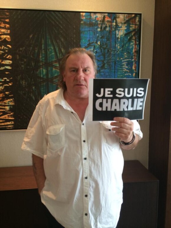Gérard Depardieu soutient Charlie Hedbo depuis la Turquie. Photo postée par iTélé le 8 janvier 2015.