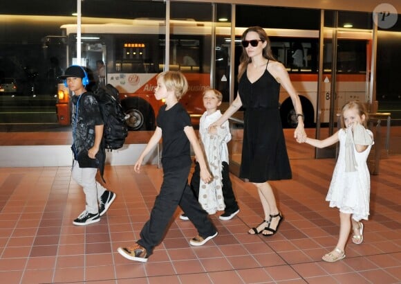 Pax Thien Jolie-Pitt, Shiloh Jolie Pitt, Knox Leon Jolie-Pitt, Angelina Jolie, and Vivienne Jolie-Pitt à Tokyo, le 21 juin 2014
