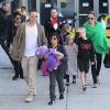 Brad Pitt et Angelina Jolie avec leurs six enfants à Los Angeles, le 5 février 2014.