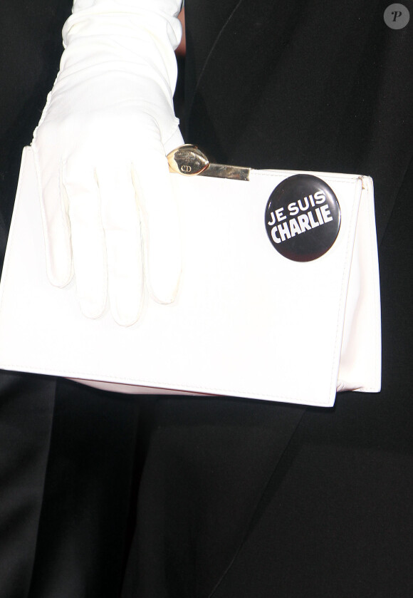 Amal Alamuddin (Pochette Christian Dior) - "Je suis Charlie" à la 72e cérémonie annuelle des Golden Globe Awards à Beverly Hills, le 11 janvier 2015.