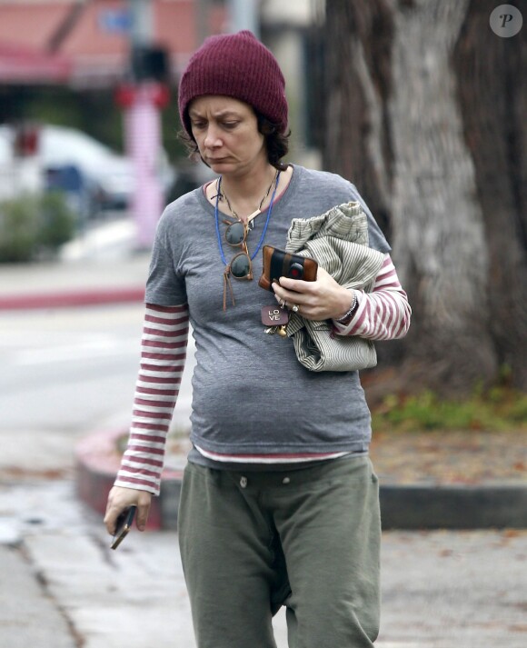 Exclusif - L'actrice Sara Gilbert qui est enceinte se promène dans les rues de Studio City. Le 11 janvier 2015 