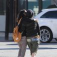 Sara Gilbert et&nbsp; Linda Perrydans les rues de Beverly hills le 19 janvier 2014 
