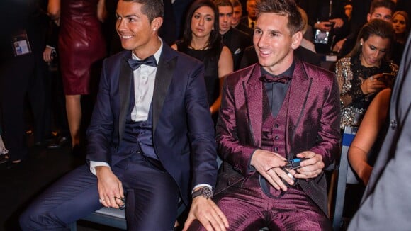 Cristiano Ronaldo et Lionel Messi : Main sur la cuisse et regard complice...