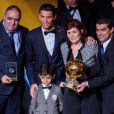  Cristiano Ronaldo, sa m&egrave;re Dolores et son fils Cristiano Ronaldo Junior - Gala FIFA Ballon d'Or 2014 &agrave; Zurich, le 12 janvier 2015. 
