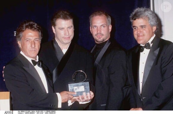 Garth Brooks Jay Leno et John Travolta ainsi que Dustin HOffman le 10 septembre 1997