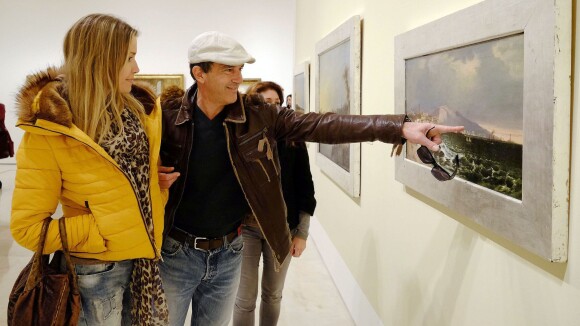 Antonio Banderas avec sa chérie de 20 ans de moins : Instant culturel à Malaga