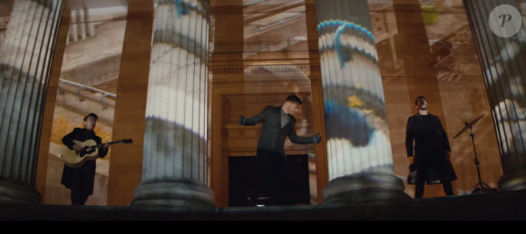 Le groupe Take That vient de dévoiler le clip de son nouveau single Get Ready For It ! C'est ce titre qui assurera la promotion de leur nouvel album III. Il figure aussi sur la bande originale du film Kingsman : Services Secrets le nouveau film de Matthew Vaughn avec Colin Firth.