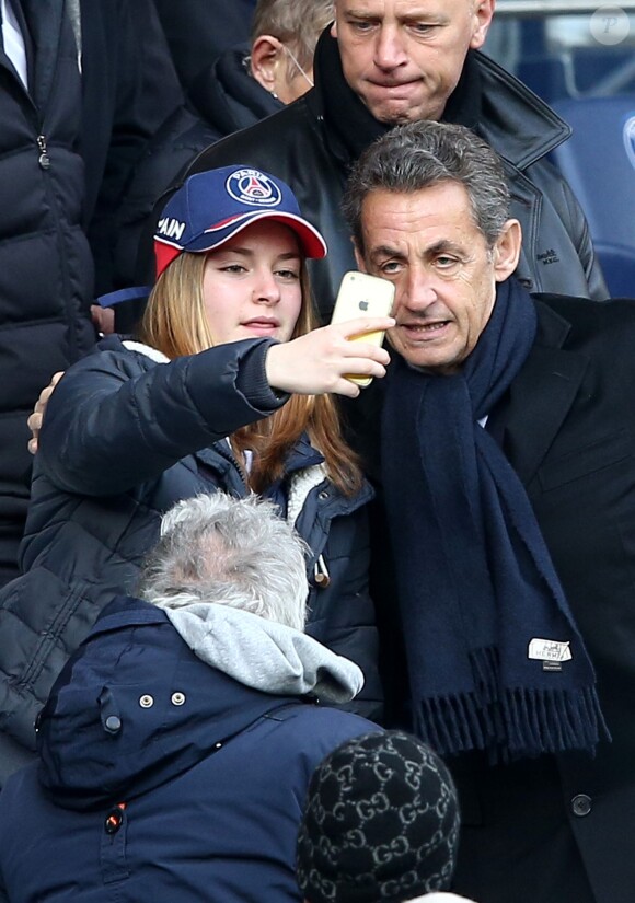 Nicolas Sarkozy lors de la victoire du PSG face à Evian Thonon Gaillard au Parc des Princes à Paris le 18 janvier 2015