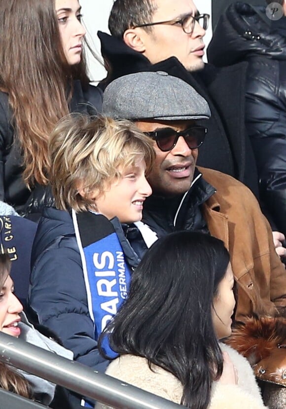 Yannick Noah et son fils Joalukas lors de la victoire du PSG face à Evian Thonon Gaillard au Parc des Princes à Paris le 18 janvier 2015