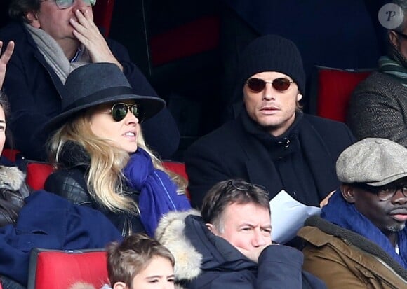Arnaud Lemaire et Carine Galli lors de la victoire du PSG face à Evian Thonon Gaillard au Parc des Princes à Paris le 18 janvier 2015