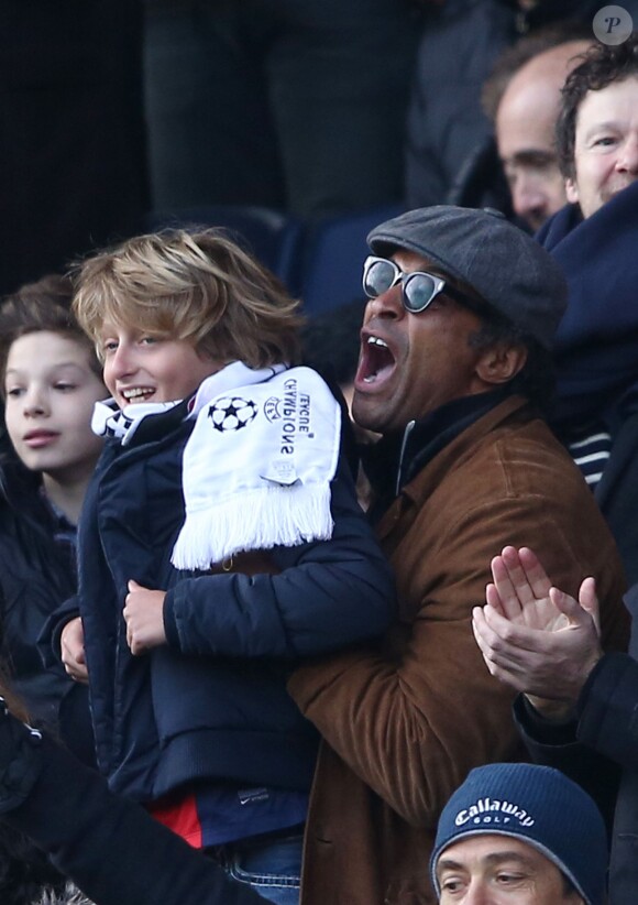 Yannick Noah et son fils Joalukas lors de la victoire du PSG face à Evian Thonon Gaillard au Parc des Princes à Paris le 18 janvier 2015