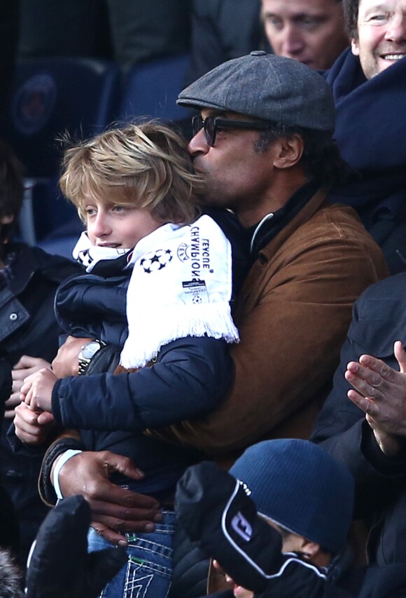 Yannick Noah et son fils Joalukas lors de la victoire du PSG face à Evian Thonon Gaillard au Parc des Princes à Paris le 18 janvier 2015