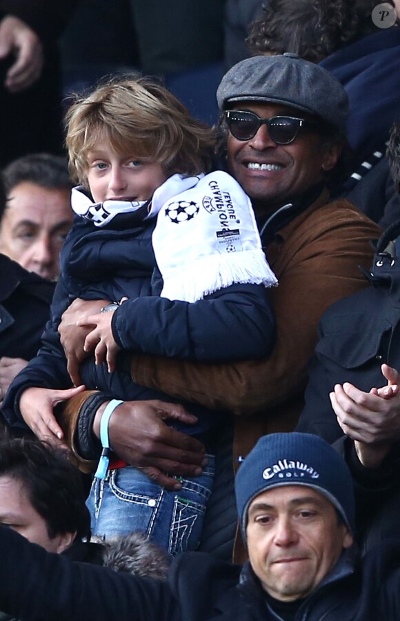 Yannick Noah et son fils Joalukas lors de la victoire du PSG face à Evian Thonon Gaillard au Parc des Princes à Paris le 18 janvier 2015